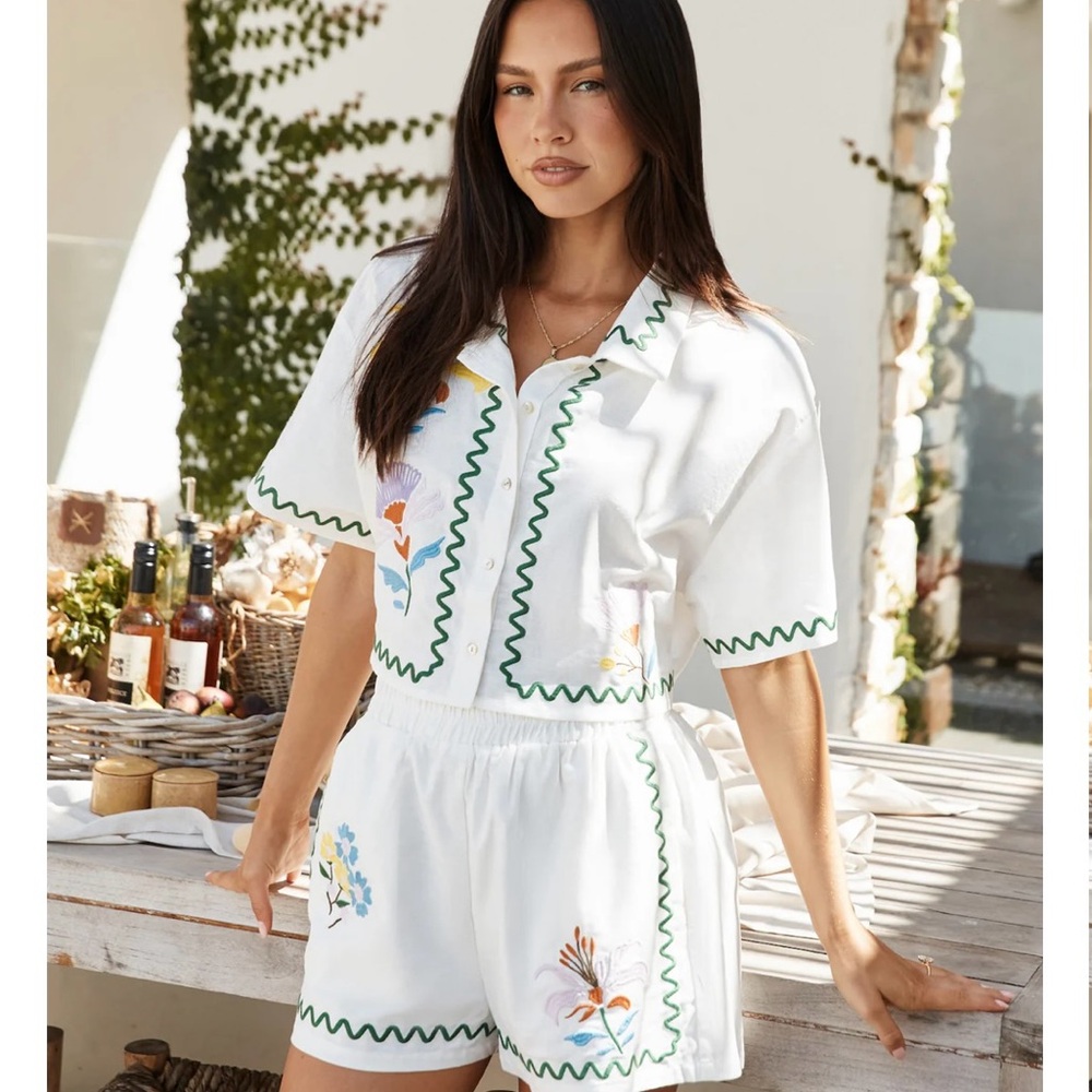 Embroidered White Women's Shorts